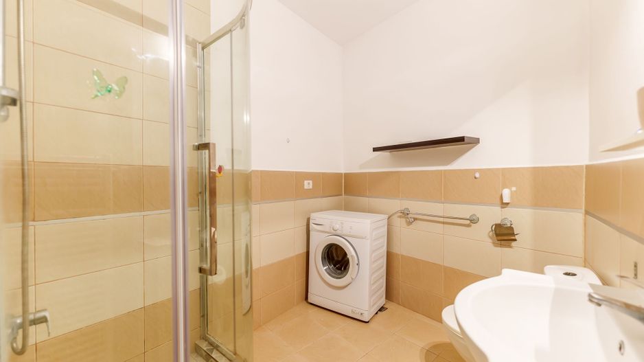 Apartament spațios, cu potențial multiplu, central - Poză 11