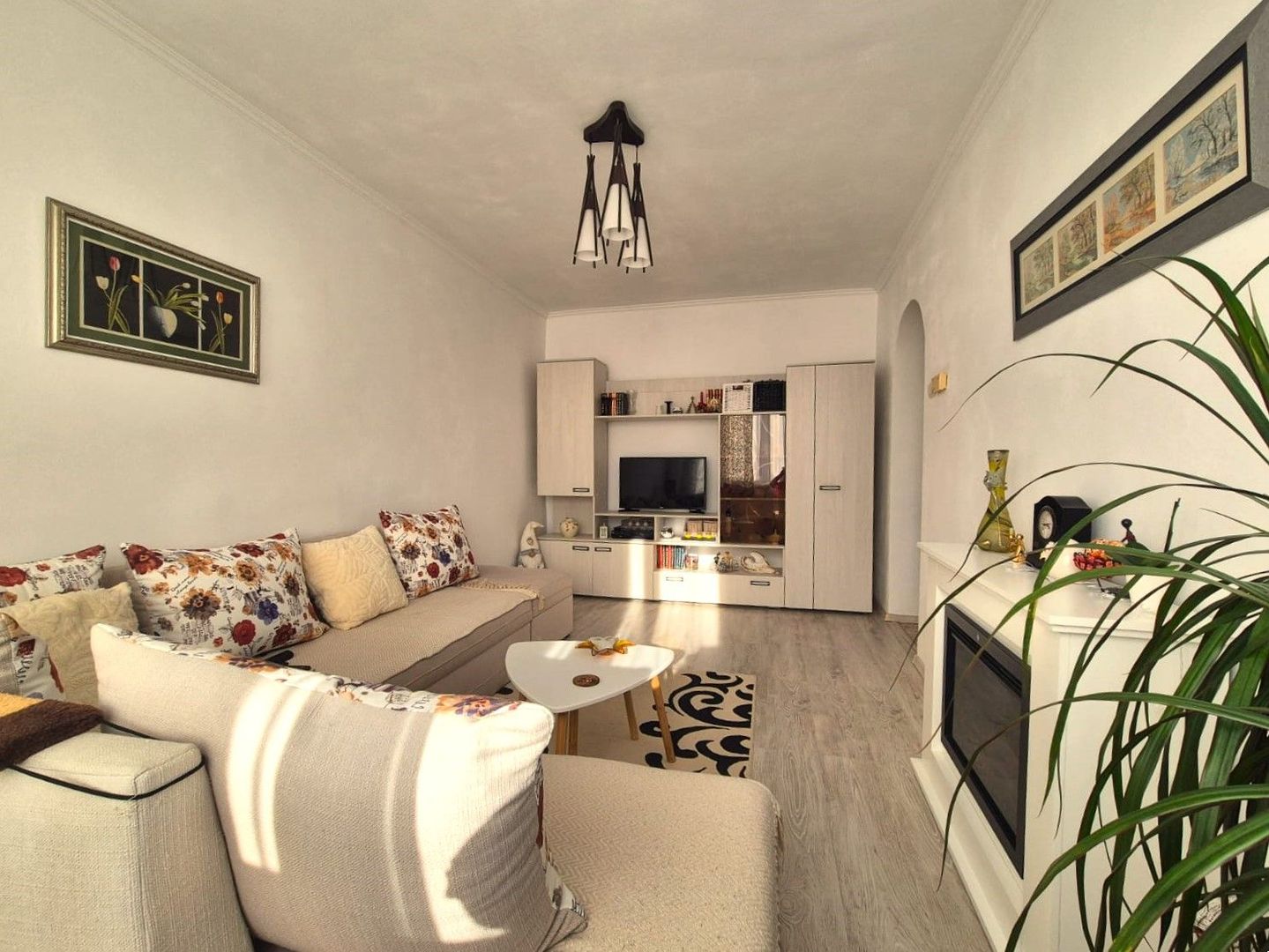 Ideal pentru un cuplu, apartament decomandat, însorit și foarte luminos. - Poză 2