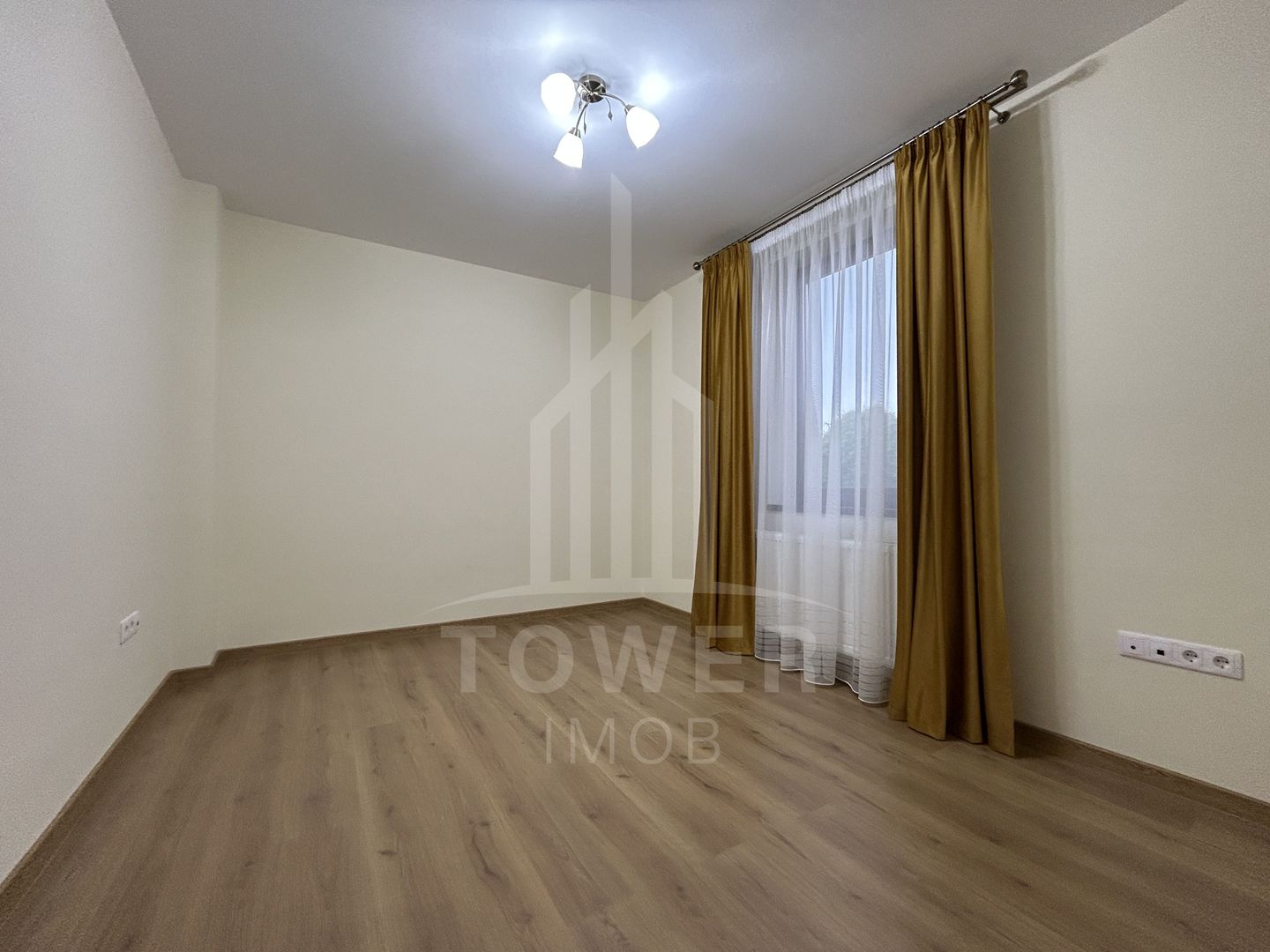 Casă de închiriat curte proprie, subsol pod, garaj - Central - Poză 9