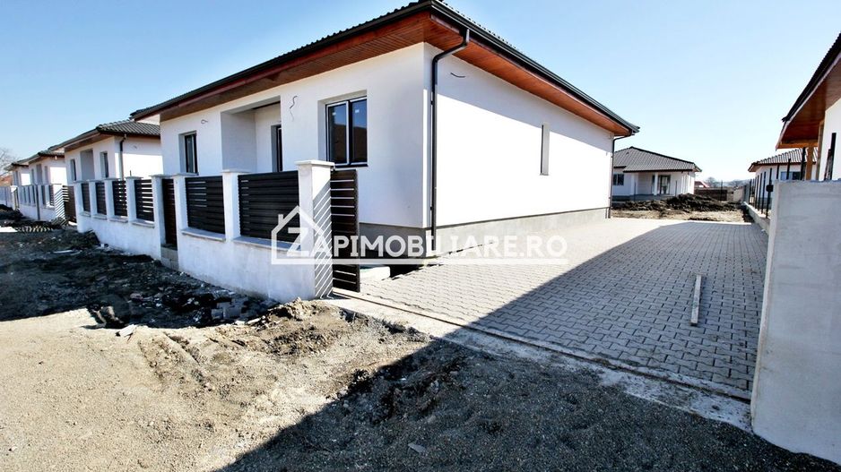 Casa 4 cam.2 băi,1 pivniță 1 dressing,500mp.teren,gard,pavaj - Poză 2