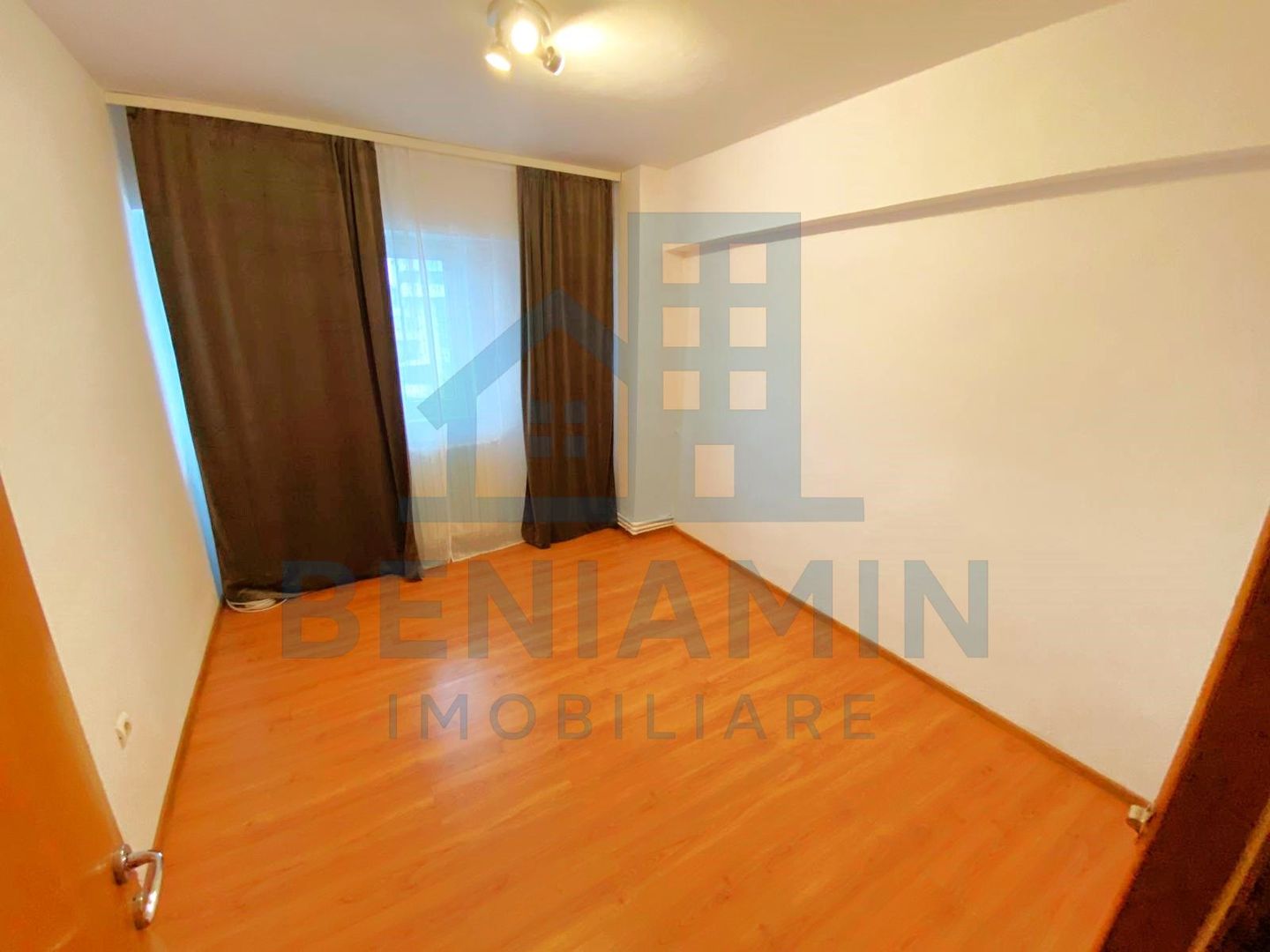 Apartament 3 camere decomandat ultracentral vizavi de Universitate - Poză 8