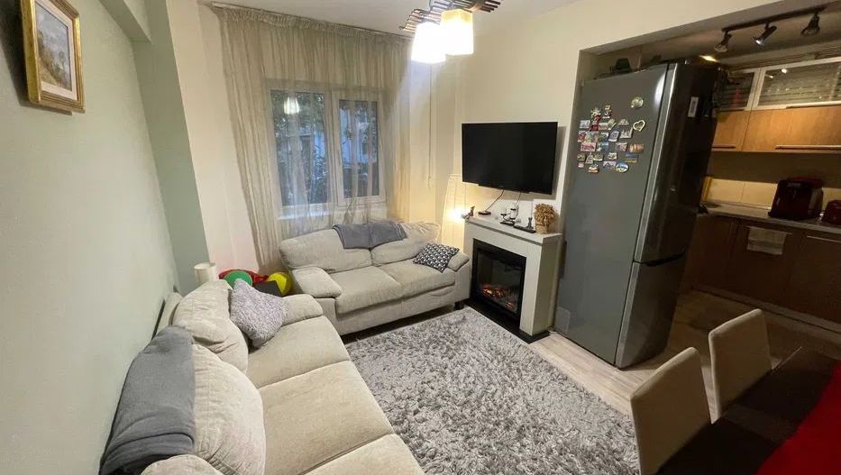 Apartament spațios cu 4 camere în zona 9 Mai –  mobilat și utilat - Poză 2