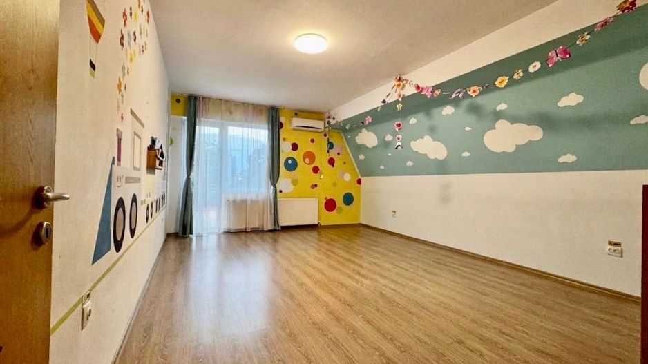 Casa spațioasă, cu spațiu comercial, locuri de parcare - Aradului Vest - Poză 9