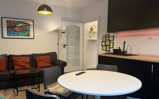 Apartament cu 3 camere, zona Facultatea de Litere. - Poză 1