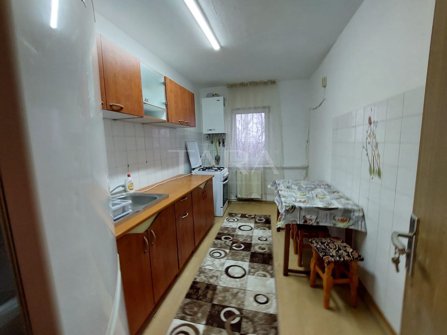 Apartament cu 3 camere decomandat de vanzare, zona Calea Florești. - Poză 1