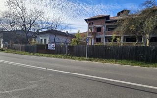Proprietate deosebită în orașul Ștefănești, intrare pe strada Izvorani - Poză 1