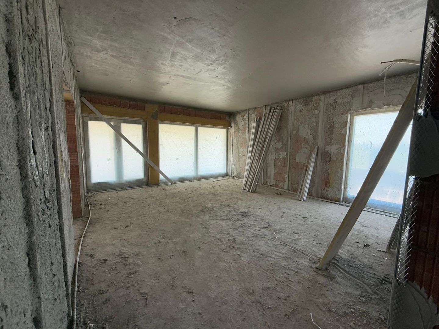 Casa individuala cu teren generos - Dumbravita - Poză 1