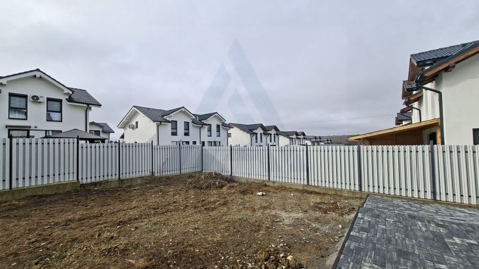 Casa moderna 4 camere 2 bai 3 locuri parcare si pivnita in Cisnadie - Poză 10