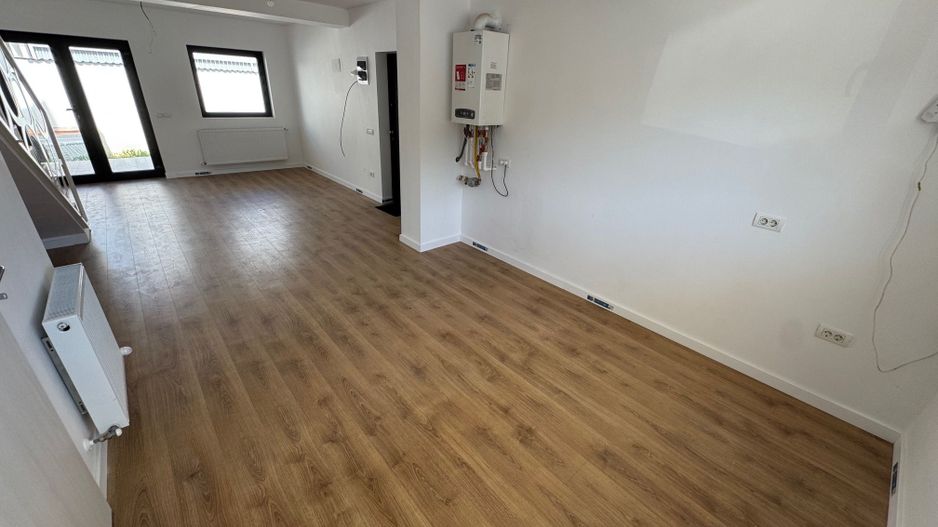 Vile 4 camere Tunari, Zona f buna, asfalt - Poză 15