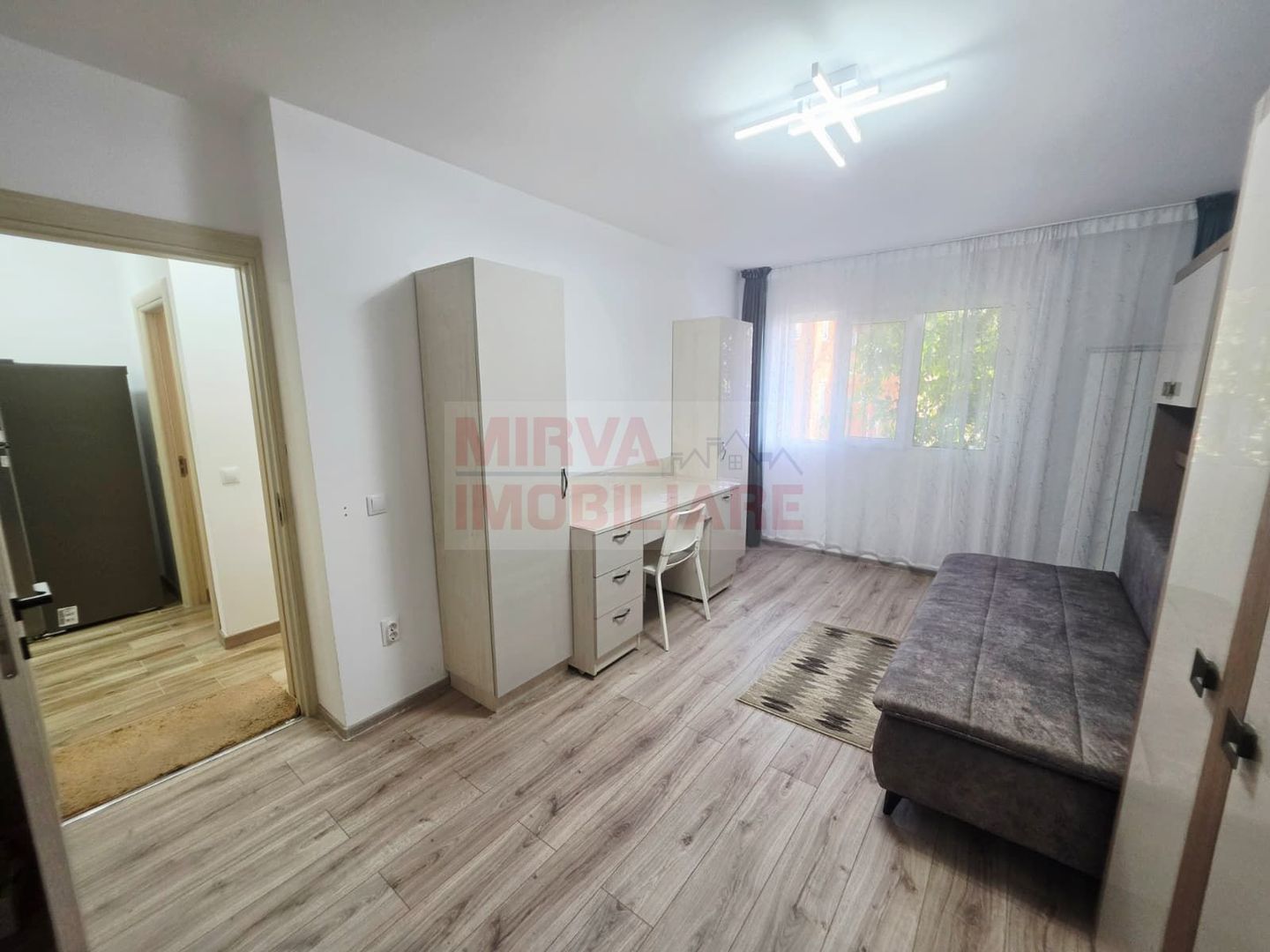 Garsoniera, mobilata si utilata, prima inchiriere, zona Sud - Poză 1