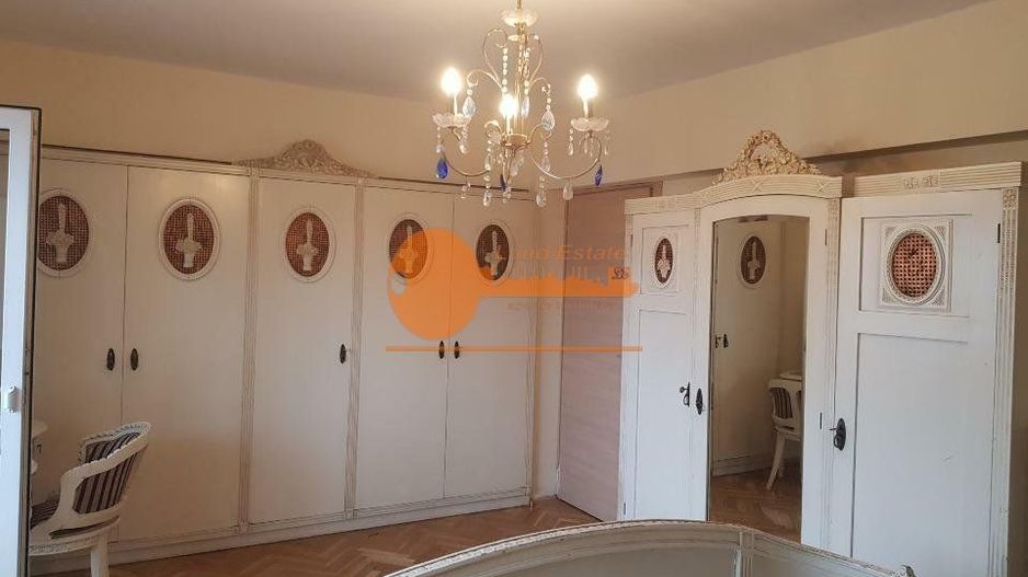 4 camere din 1978 cu Centrala (100m de Metrou Piata Roamana) - Poză 1