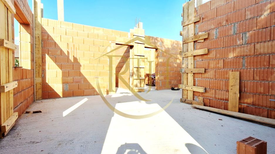 Oferim spre vanzare, Case tip duplex despartite prin spatiu verde, Giroc - Poză 3