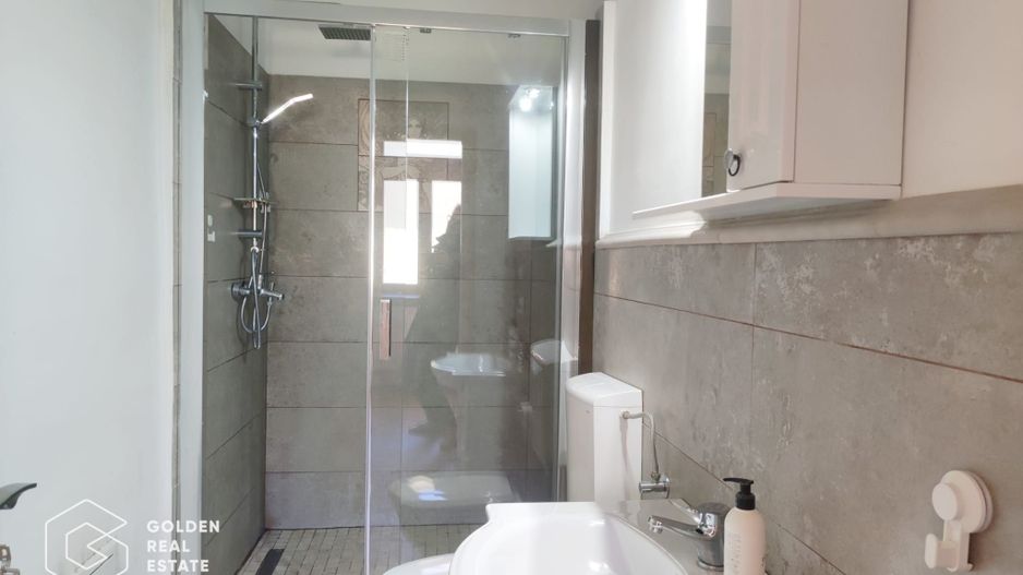 Apartament cu 3 camere, spatiu interior mare, renovat integral, Bld, Revolutiei - Poză 9