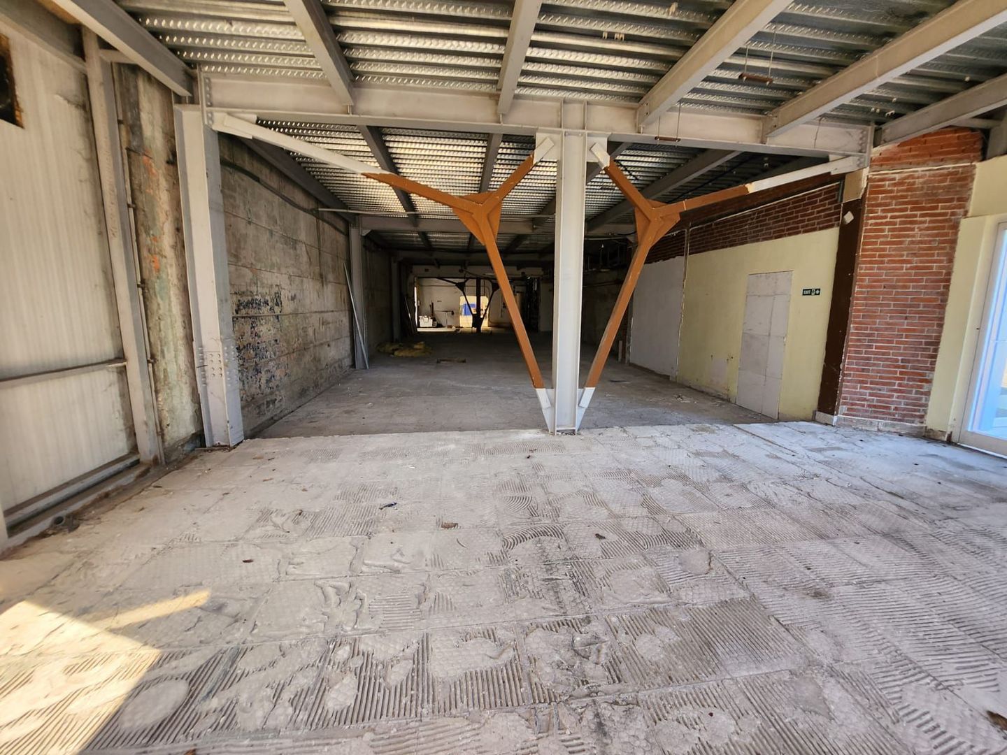 Spatiu industrial  si showroom central de inchiriat - Poză 1