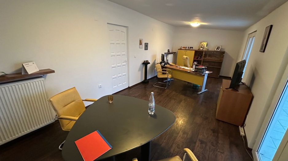 Cladire pretabila spațiu birouri/ clinica - Poză 36