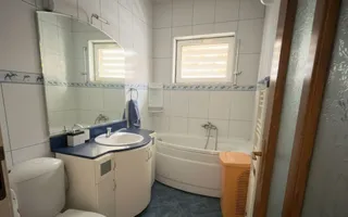 Apartament spațios, mobilat modern, cu parcare și garaj– zona Câmpului - Poză 11