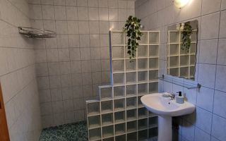 Casa - Vila - Ocnele Mari - Poză 23