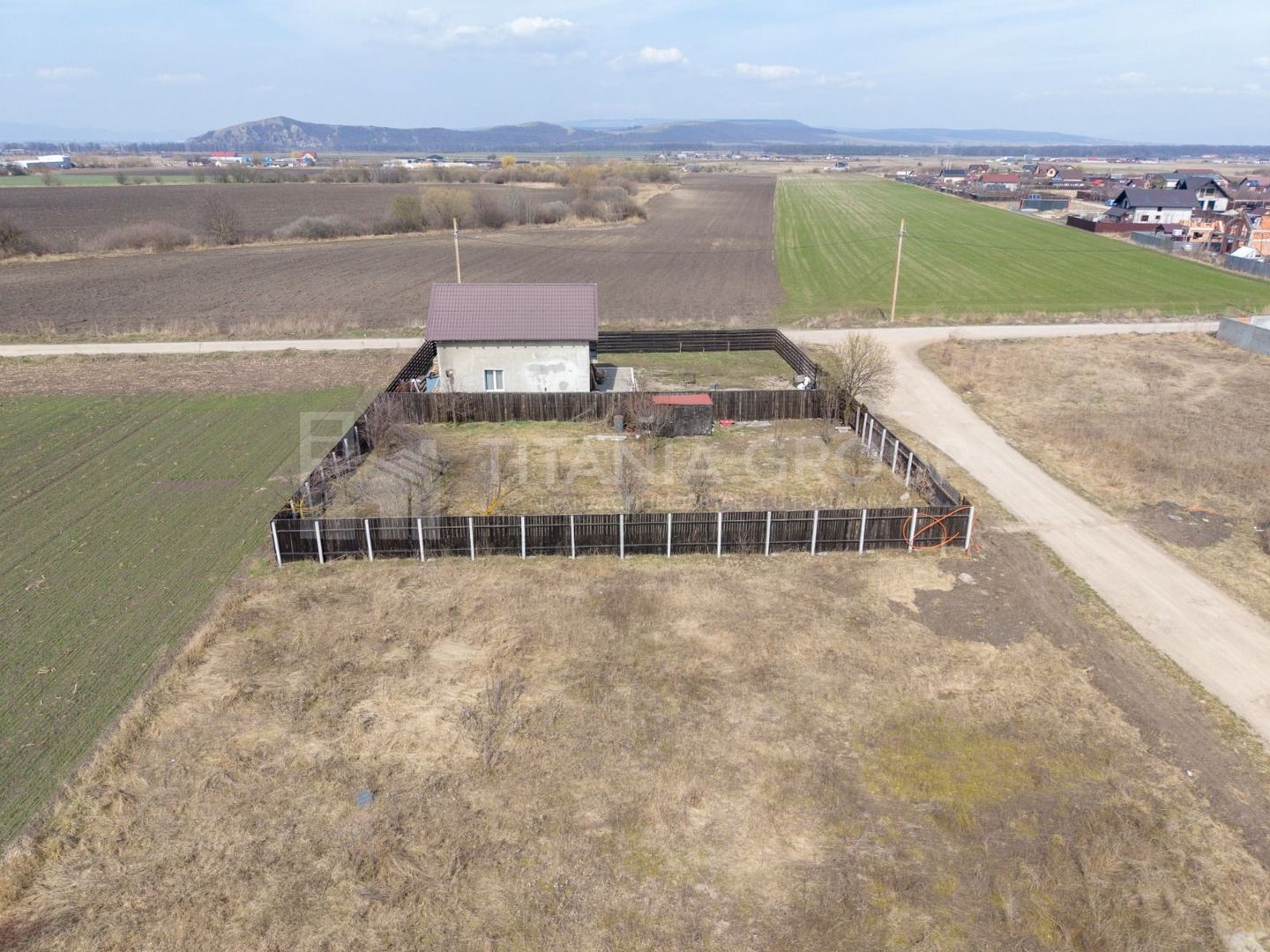 Teren 500 mp, împrejmuit, curent și internet pe teren, cu proiect și autorizație - Poză 6