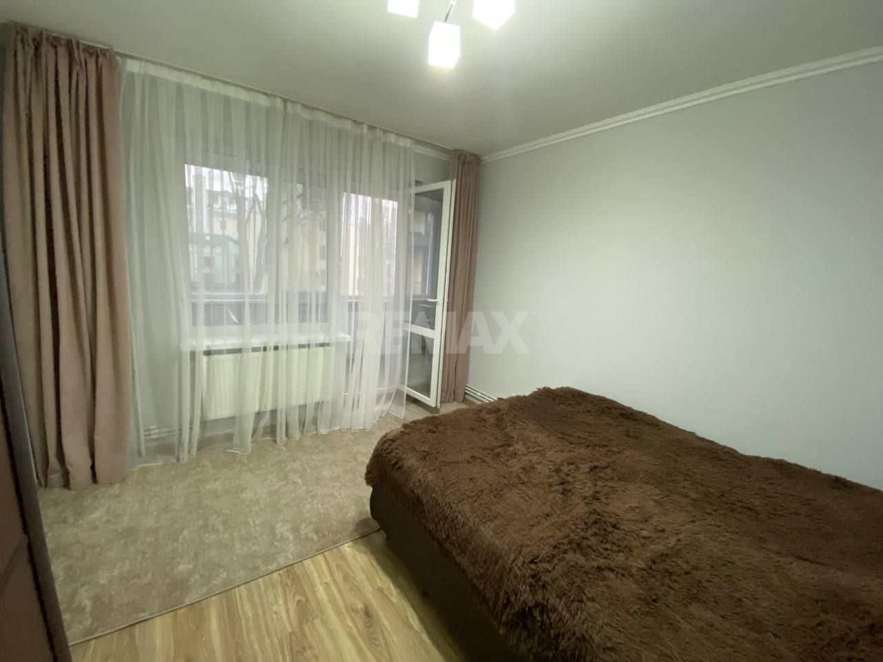 Apartament de închiriat în inima Chișinăului! - Poză 11