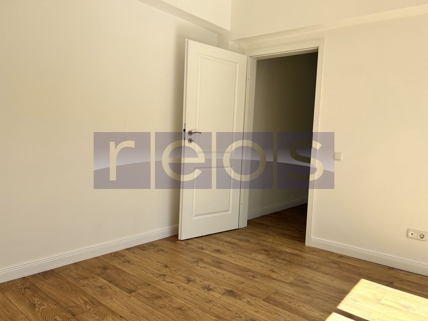 VANZARE APARTAMENT 3 CAMERE + CURTE 150 MP | ZONA ANDRONACHE | RENOVAT - Poză 6