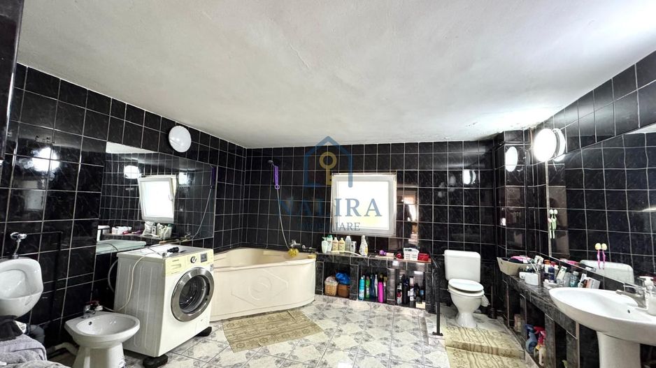 Casa spatioasa cu zona amenajata pentru ferma Cicarlau - Poză 9