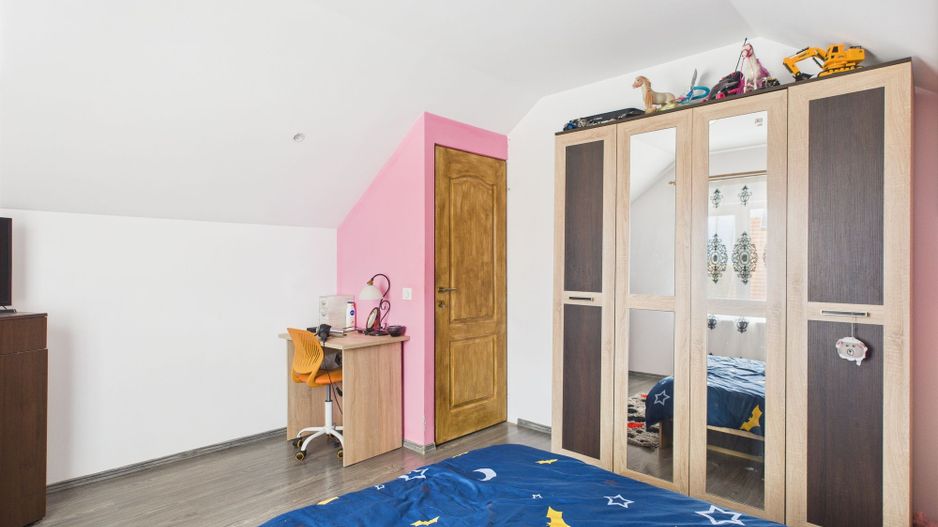 Casă spațioasă cu grădină în Topolovățu Mare - Poză 15