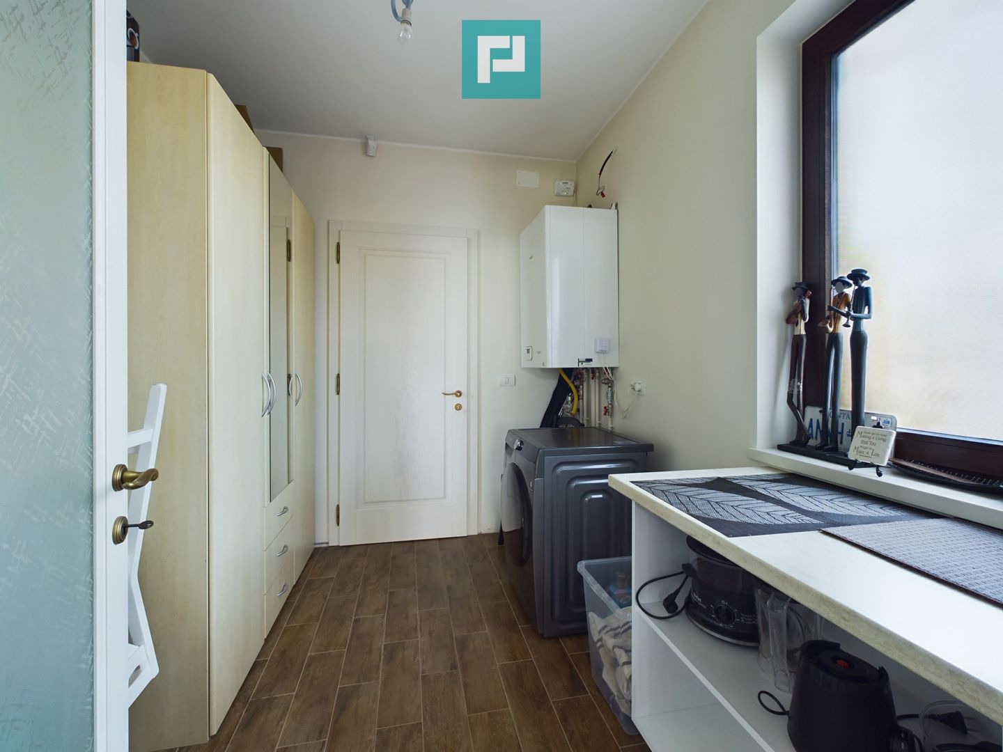 Vilă la sol cu 3 camere în Pârneava - Poză 10