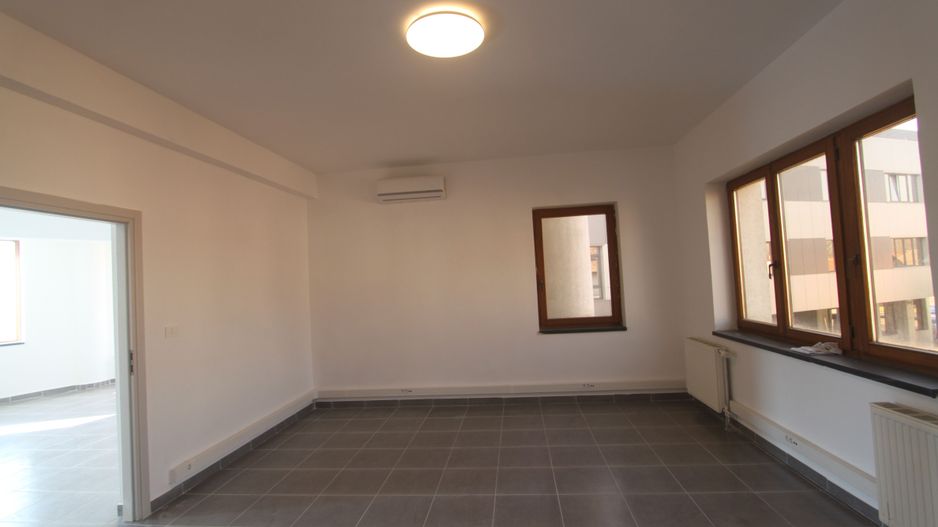 Cladire birouri - 282 mp -  zona Rebreanu - Poză 24