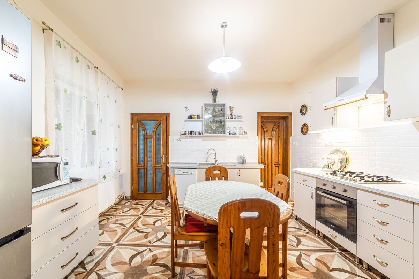 REZERVAT!  Preț fix redus!Casă multifamilială zona Pârneava - Poză 2