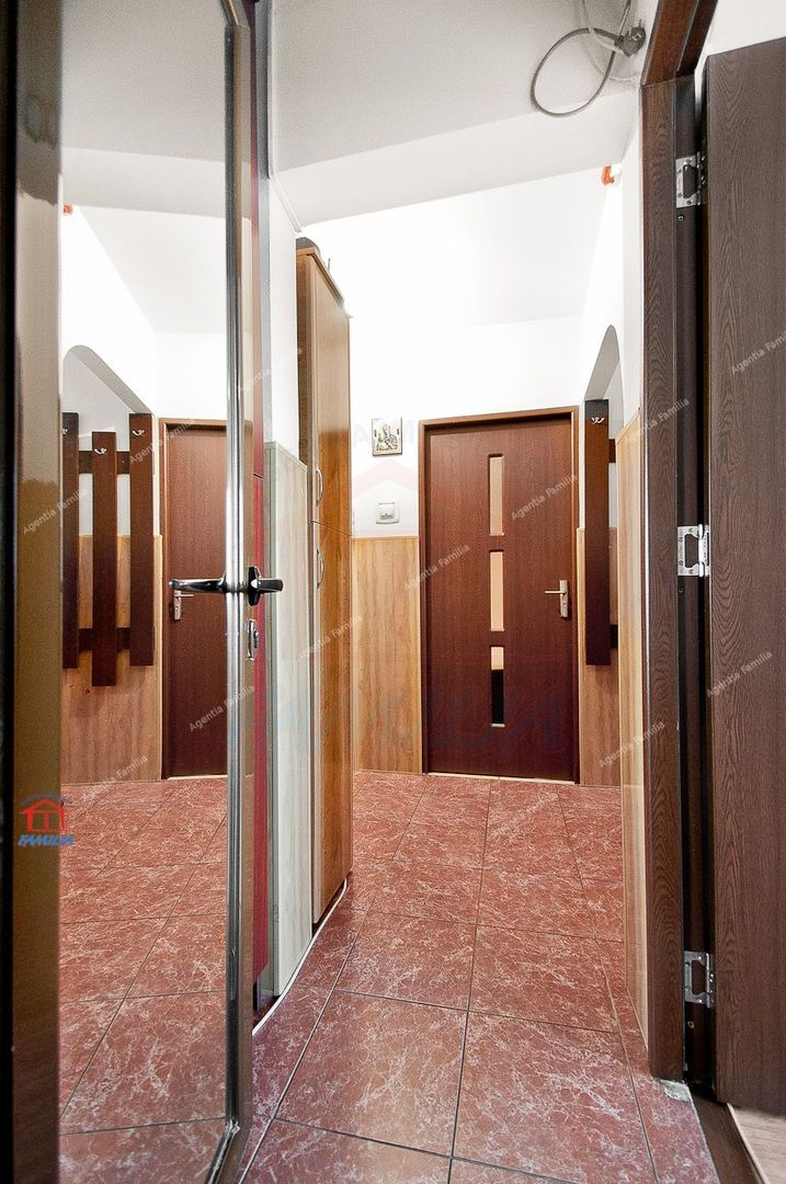 Apartament 2 camere decomandate, Micro 19 etaj 7/10, vedere panoramică - Poză 9
