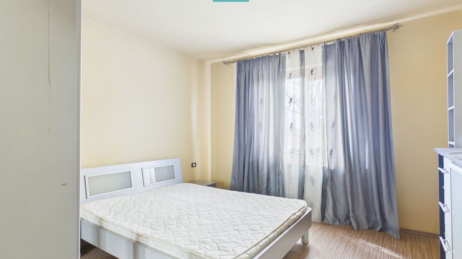 Casă spațioasă în Sântana - Poză 17