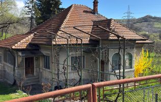 CASA 5 CAMERE TEREN 6610 MP CAMPULUNG