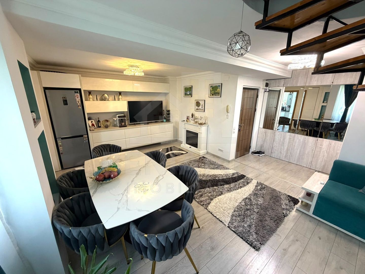 Apartament cu 3 camere si 3 bai in Craiovita Noua - Promenada Mall - - Poză 3