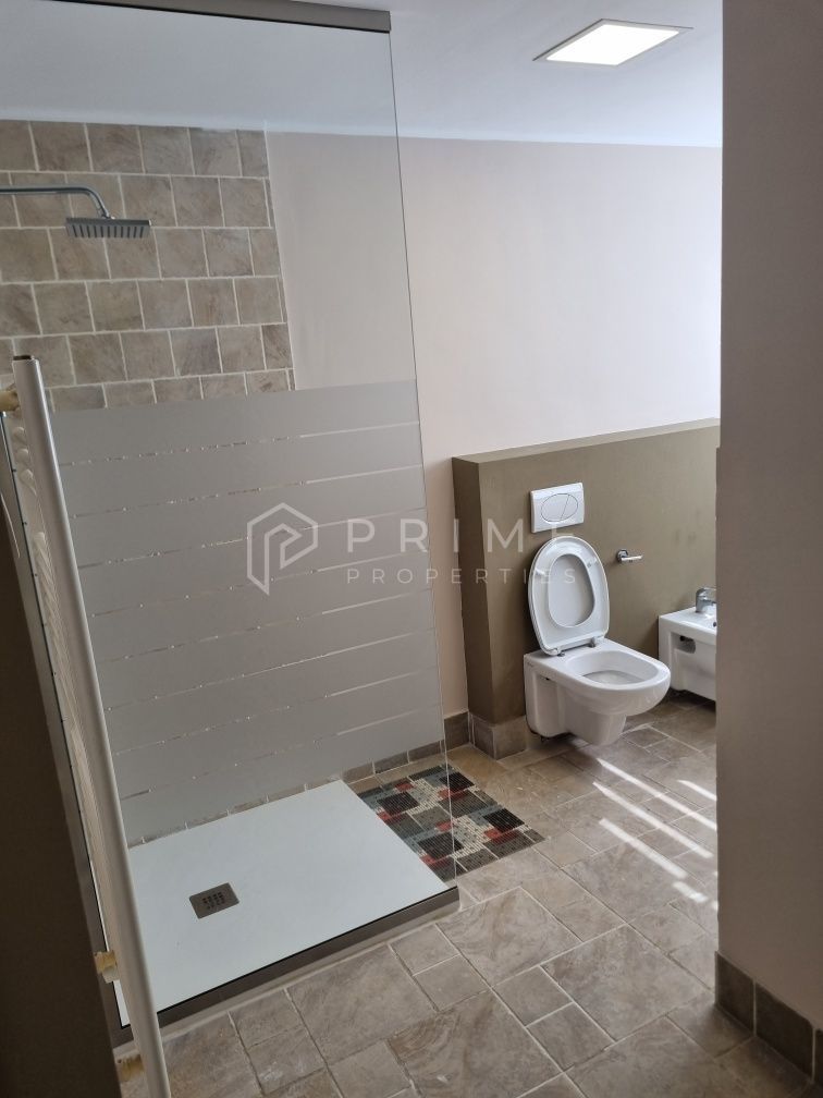 De închiriat apartament ultracentral, utilat, 3 camere, 2 băi, 140 m² - Poză 6