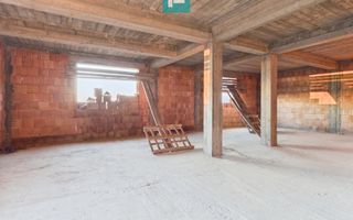 Proprietate impresionantă între Curtici și Macea - Poză 9