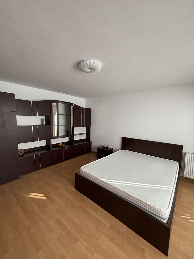 Apartament generos 2 camere - Poză 1
