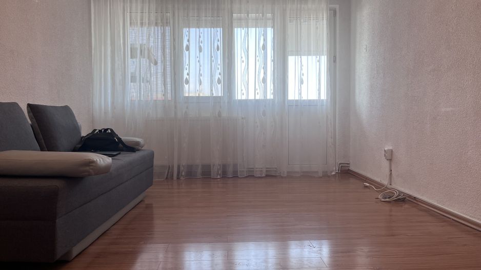 Zonă bună! Vânzare apartament cu 3 camere, micro 6- Târgoviște! - Poză 1