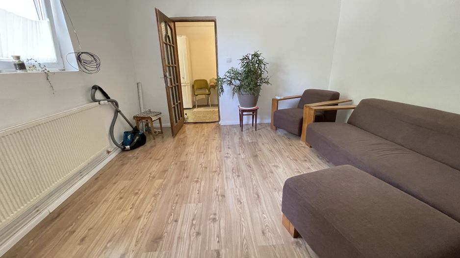 Casă la curte comuna în zona Balcescu - Poză 2