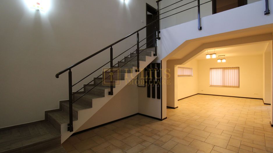 Zona Cetatii; 6 incaperi, ideal pentru sediu firma. - Poză 2