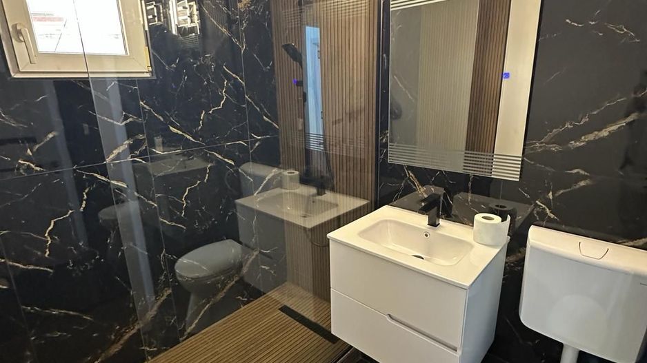 3 Camere Decomandat - Aparatorii Patriei - Loc de parcare - Poză 2