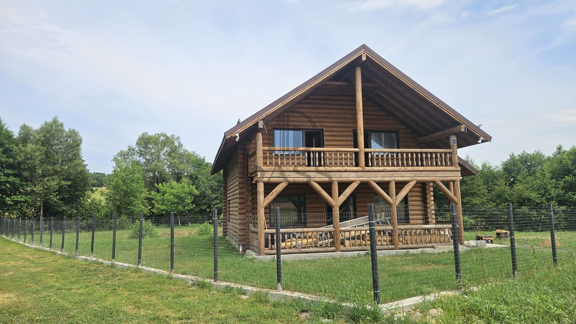 Chalet din busteni cu vedere panoramica spre Muntii Fagaras Tocile - Poză 2