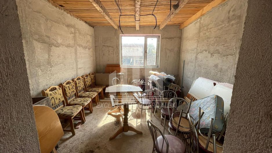 Casa individuala de vanzare, Lipoveni - Centru - Poză 1