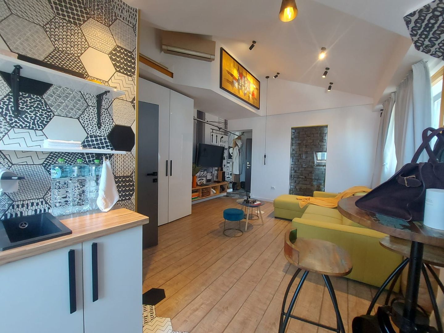 Garsoniera Piata Dorobanti Stradal Langa Televiziune - Poză 1