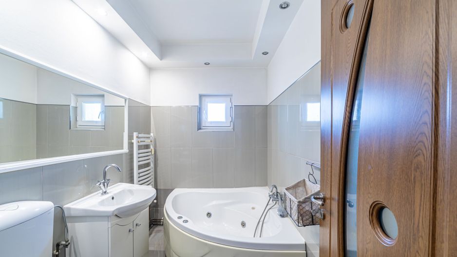 REZERVAT!!! Apartament 4 camere în Piața Spitalului - Poză 8