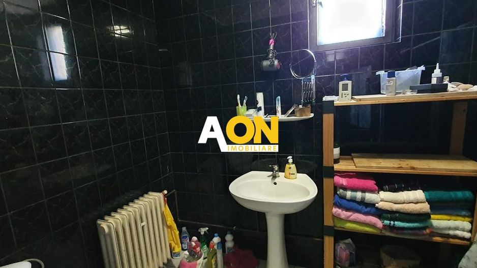 Casa cu 5 camere, 1500 mp teren, Centru. Pretabila pentru muncitori - Poză 10