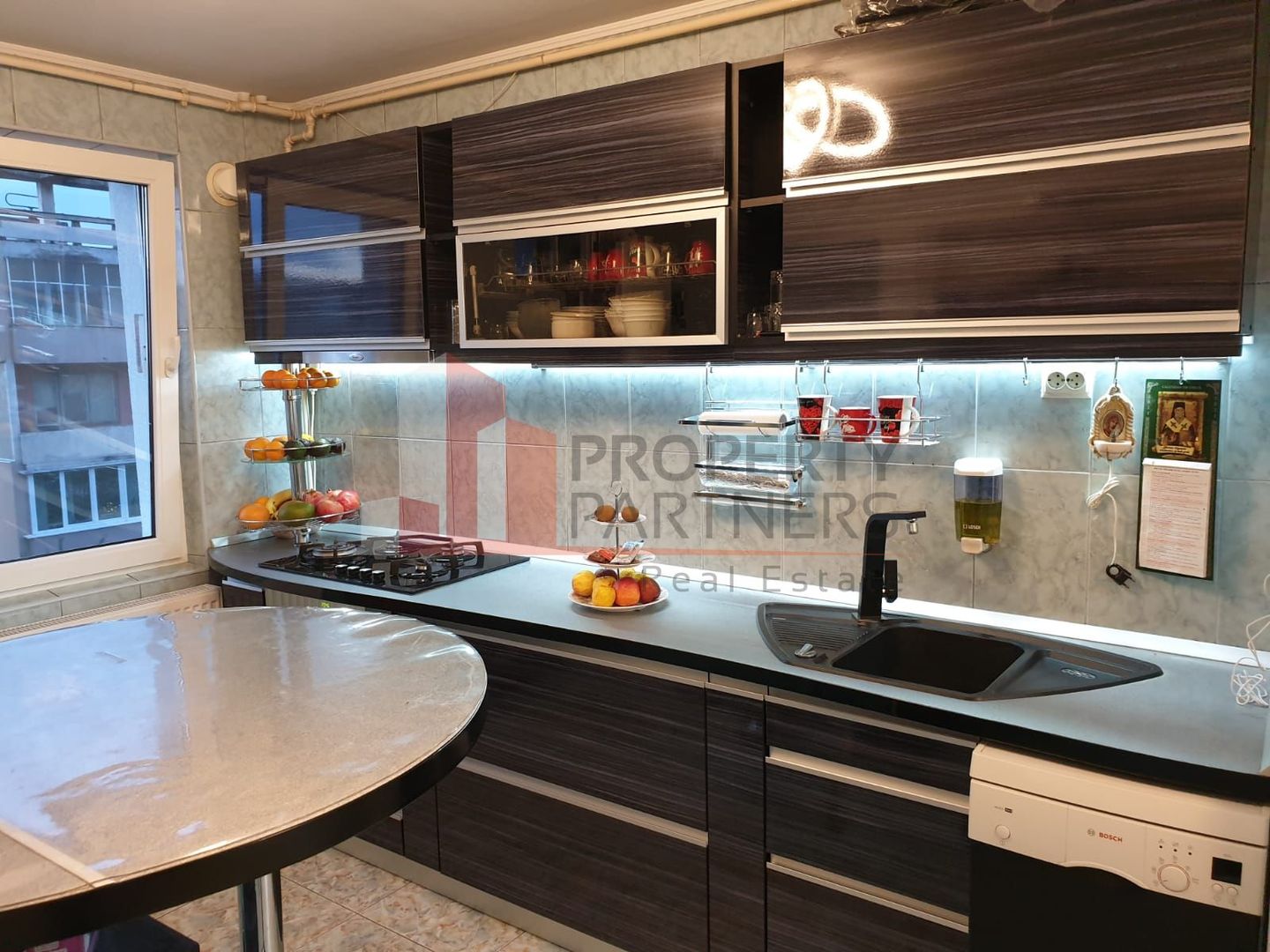 Apartament 4 camere Tractorul - Poză 1