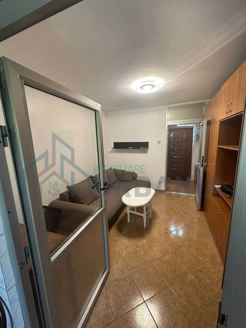 Garsonieră de închiriat în cartierul Alexandru cel Bun, zona Rond la Țigarete - Poză 1