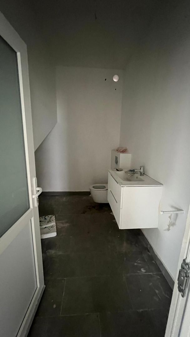 Spațiu comercial de închiriat – vitrină stradală, parcare, zonă rezidențial - Poză 4