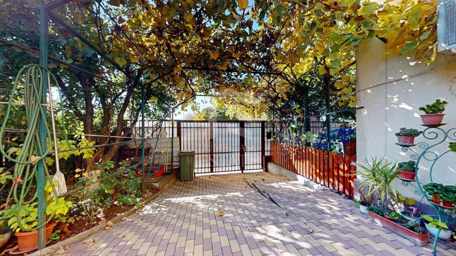 ANDRONACHE - Escalei | Casa individuala 9 camere | an 2014 | teren 260 - Poză 6