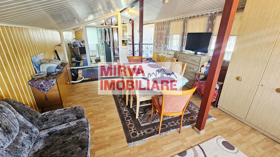 🏡 Casă spațioasă cu 9 camere în Strejnicu – pentru locuință, birouri - Poză 51